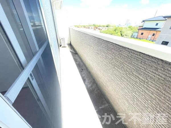 バルコニー(広々としたバルコニーです)