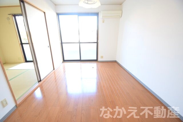 物件内観写真3　(開放的な寝室です)