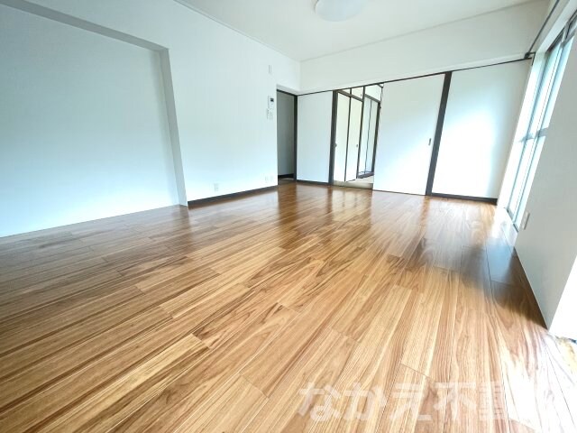 物件内観写真3　(使いやすいリビングです)