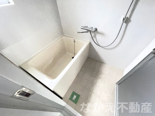 物件内観写真6　(日々の疲れを癒すお風呂付です)