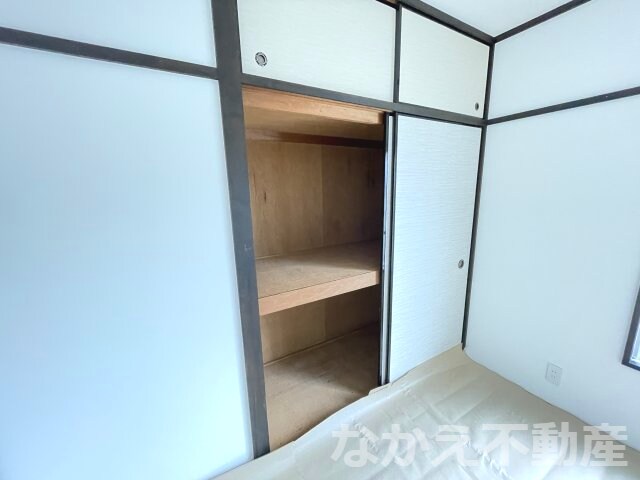 物件内観写真11　(大きなスペースがあり、収納には困りません)