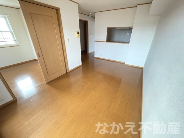 物件内観写真2　(使いやすい居間です)