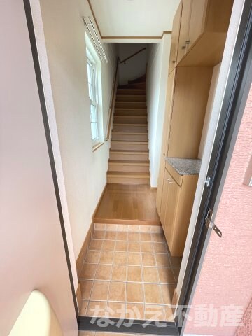 物件内観写真9　(ゆったりとした玄関です)