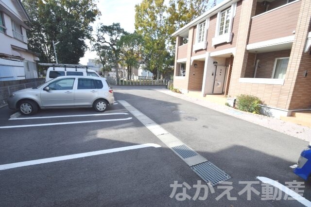 物件外観写真2　(駐車場があります)