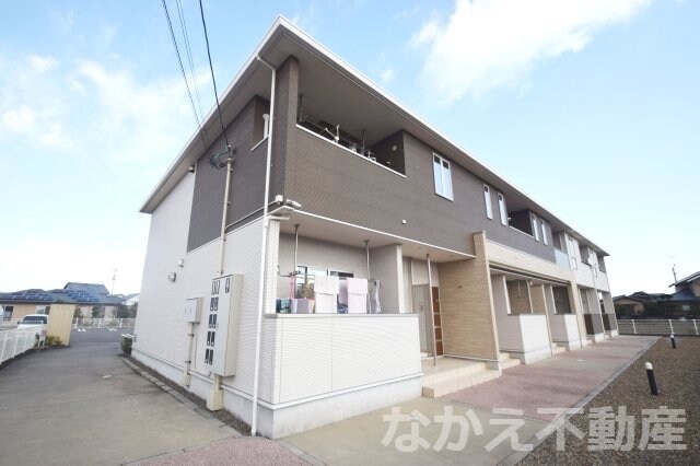 物件外観写真1　(きれいな外観です)