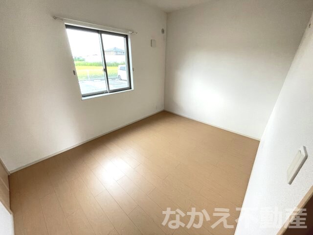 物件内観写真4　(使い勝手のいい寝室です)