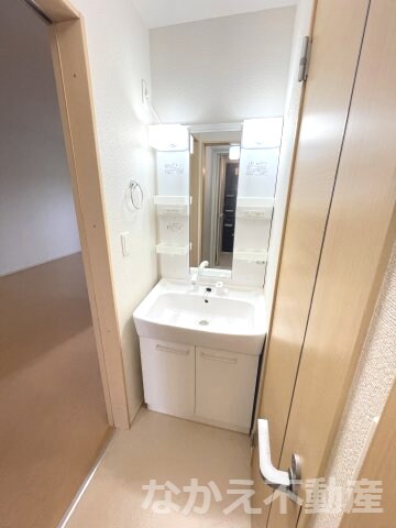 物件内観写真8　(ゆったりとスペースのある洗面所)