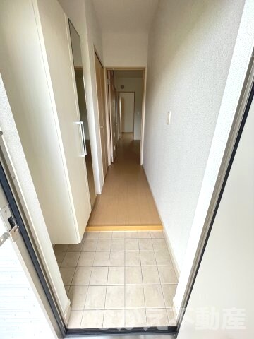 物件内観写真9　(収納もある玄関です)