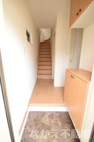 物件内観写真10　(シンプルで使いやすい玄関です)