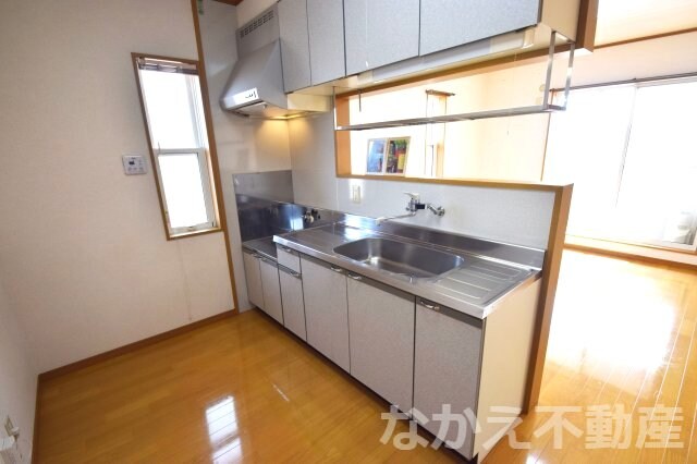 物件内観写真5　(コンパクトなキッチンで掃除もラクラク)