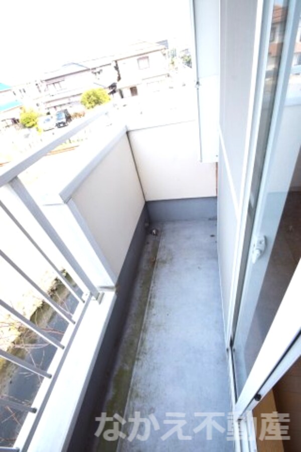 バルコニー(暖かな日差しのふりそそぐバルコニー)