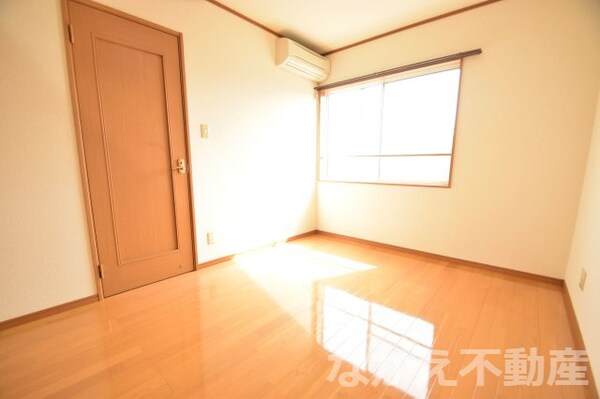 寝室(使い勝手のいい寝室です)
