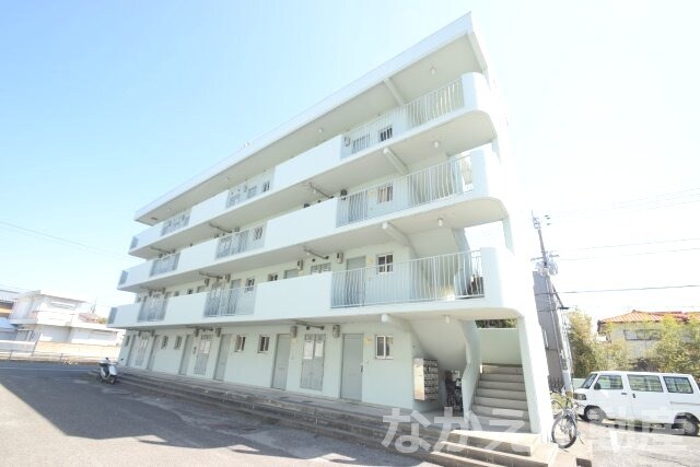 物件外観写真1　(外観は落ち着いています)