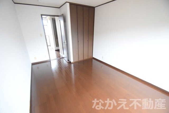 物件内観写真4　(ゆったりとした居間です)