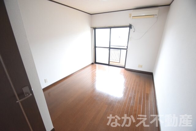 物件内観写真5　(コンパクトで使いやすい洋室です)