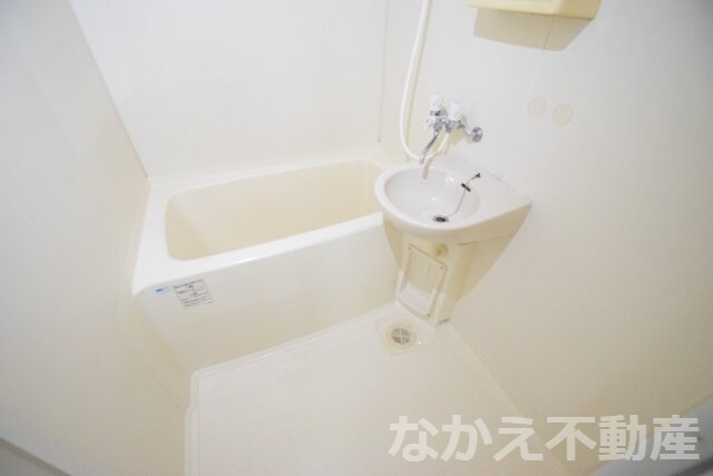 物件内観写真8　(コンパクトで使いやすいお風呂です)