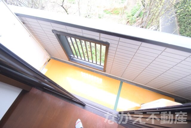 物件内観写真12　(お洗濯にも便利なバルコニー付き)