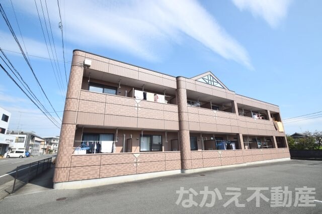 物件外観写真1　(落ち着いた雰囲気の外観です)