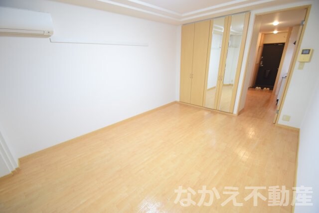 物件内観写真3　(ゆったりした洋室です)