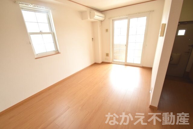 物件内観写真4　(ゆったり過ごせる居間です)