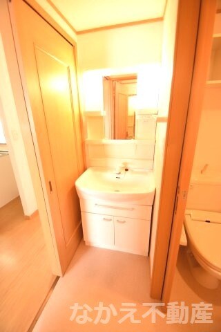 物件内観写真9　(コンパクトで使いやすい洗面所)
