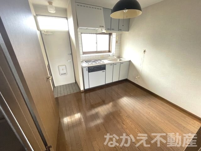 物件内観写真2　(おしゃれな居間です)