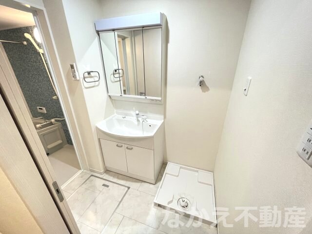 物件内観写真7　(ゆったりとスペースのある洗面所)