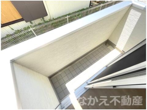 物件内観写真10　(開放的で明るい空間を演出してくれるバルコニーです)