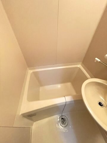 物件内観写真10　(日々の疲れを癒すお風呂付です)