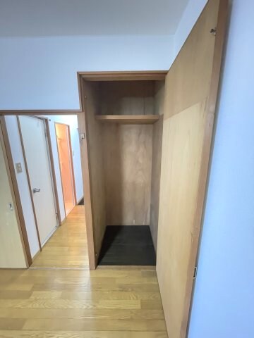 物件内観写真14　(収納豊富です)