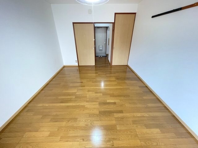 物件内観写真22　(広くて明るい寝室)