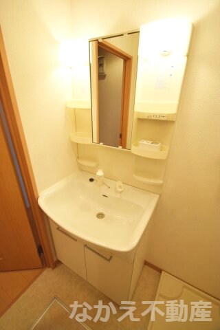 物件内観写真7　(忙しい朝には欠かせない洗面所です)