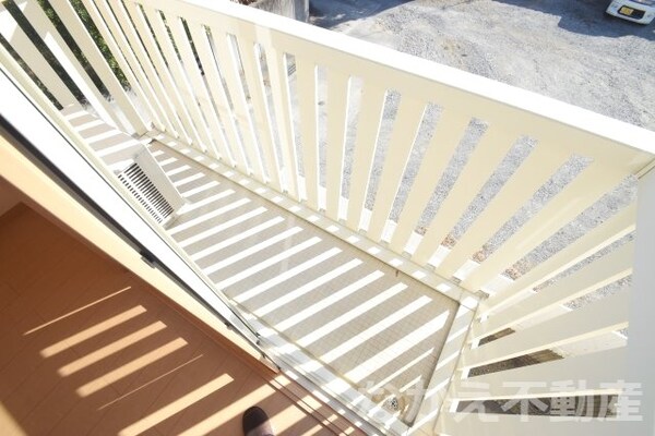 バルコニー(バルコニーからの眺めを楽しみながら食事をしませんか)