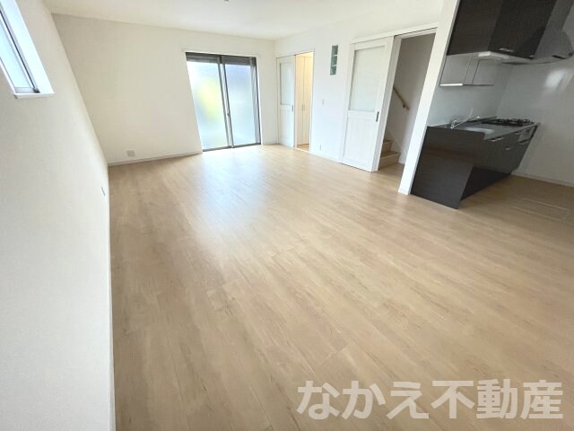 物件内観写真2　(使いやすい居間です)