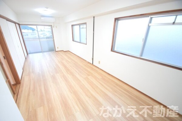 居室(ゆったり過ごせる居間です)
