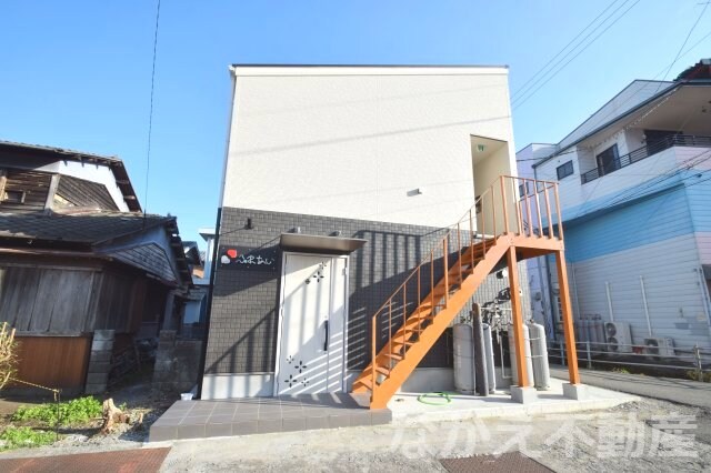 物件外観写真2　(外観は落ち着いています)