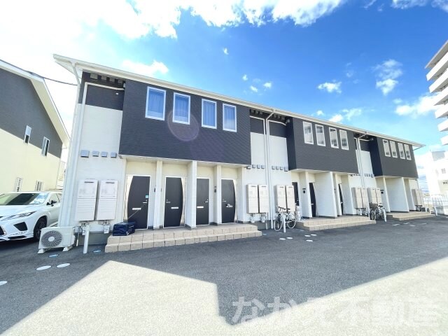 物件外観写真1　(外観もきれいです)