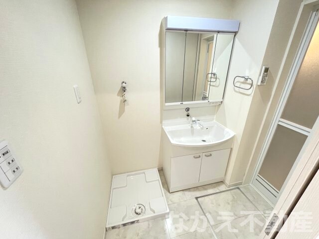 物件内観写真8　(ゆったりとスペースのある洗面所)