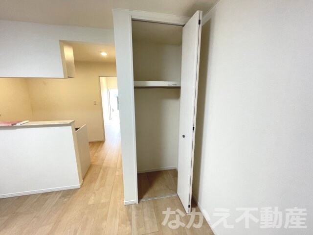 物件内観写真9　(たっぷりとした収納スペースです)