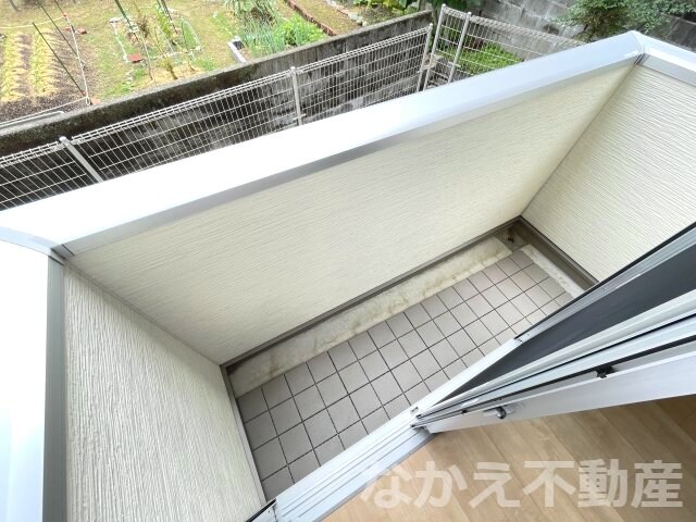 物件内観写真11　(開放的で明るい空間を演出してくれるバルコニーです)