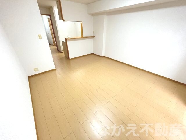 物件内観写真2　(使いやすい居間です)