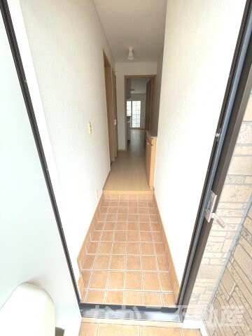 物件内観写真9　(落ち着いた玄関です)