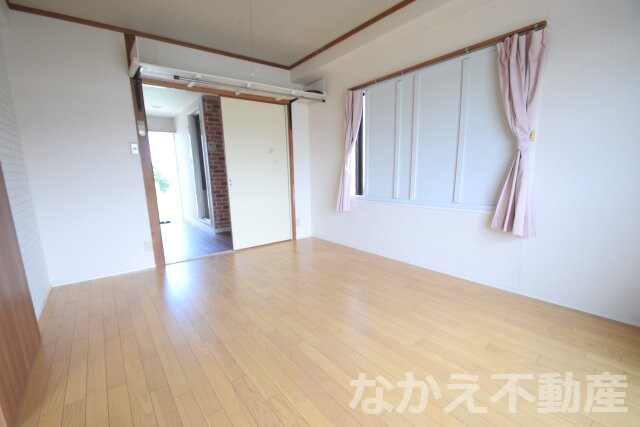 物件内観写真5　(おしゃれなリビングです)