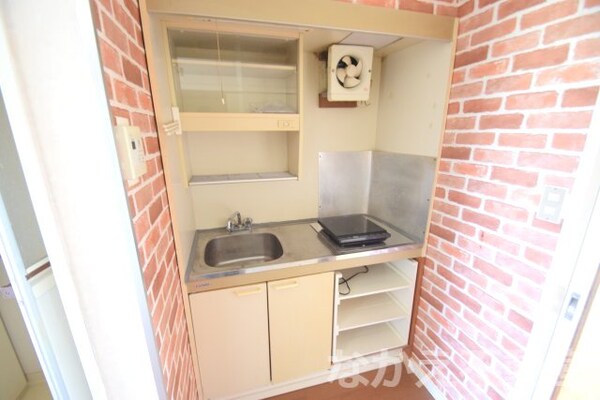 キッチン(コンパクトなキッチンで掃除もラクラク)