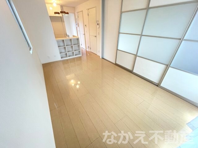 物件内観写真2　(ゆったりとした居間です)