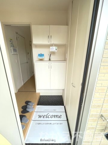 物件内観写真10　(明るい玄関です)