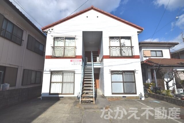 物件外観写真1　(外観は落ち着いています)