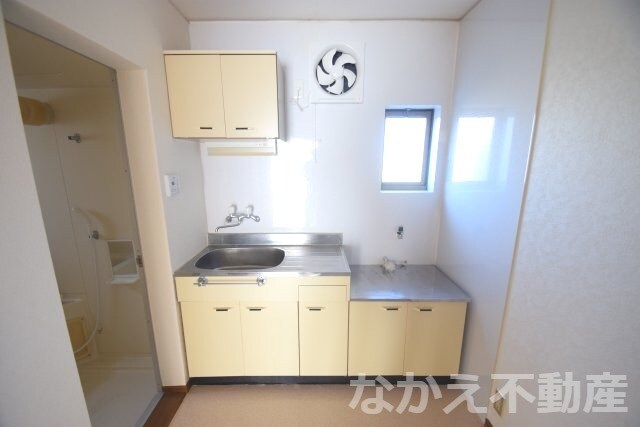 物件内観写真5　(コンパクトなキッチンで掃除もラクラク)