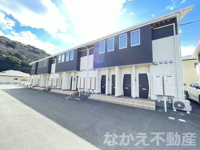 物件外観写真1　(きれいな外観です)