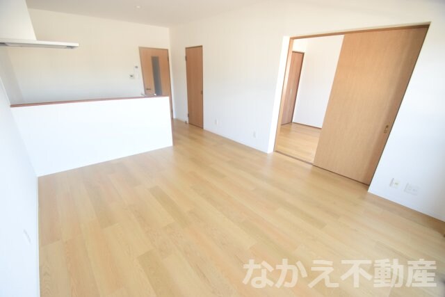 物件内観写真2　(ゆったり過ごせる居間です)